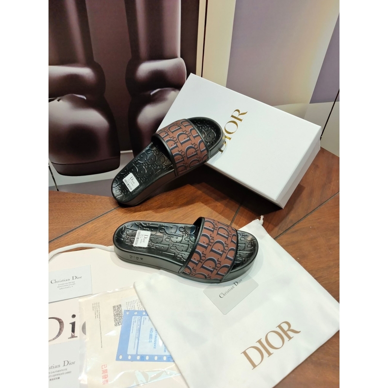 ch**an D*or slippers